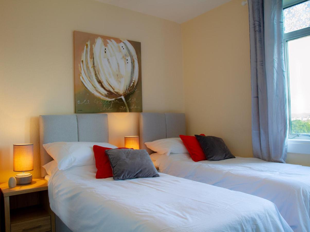 Carvetii - Fox House - 1St Floor Flat Sleeps Up To 8 Apartment Dunfermline Ngoại thất bức ảnh